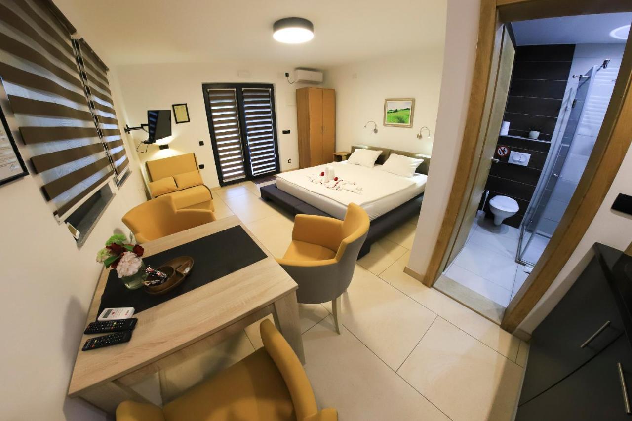 Apartments Oeneus Racic Extérieur photo