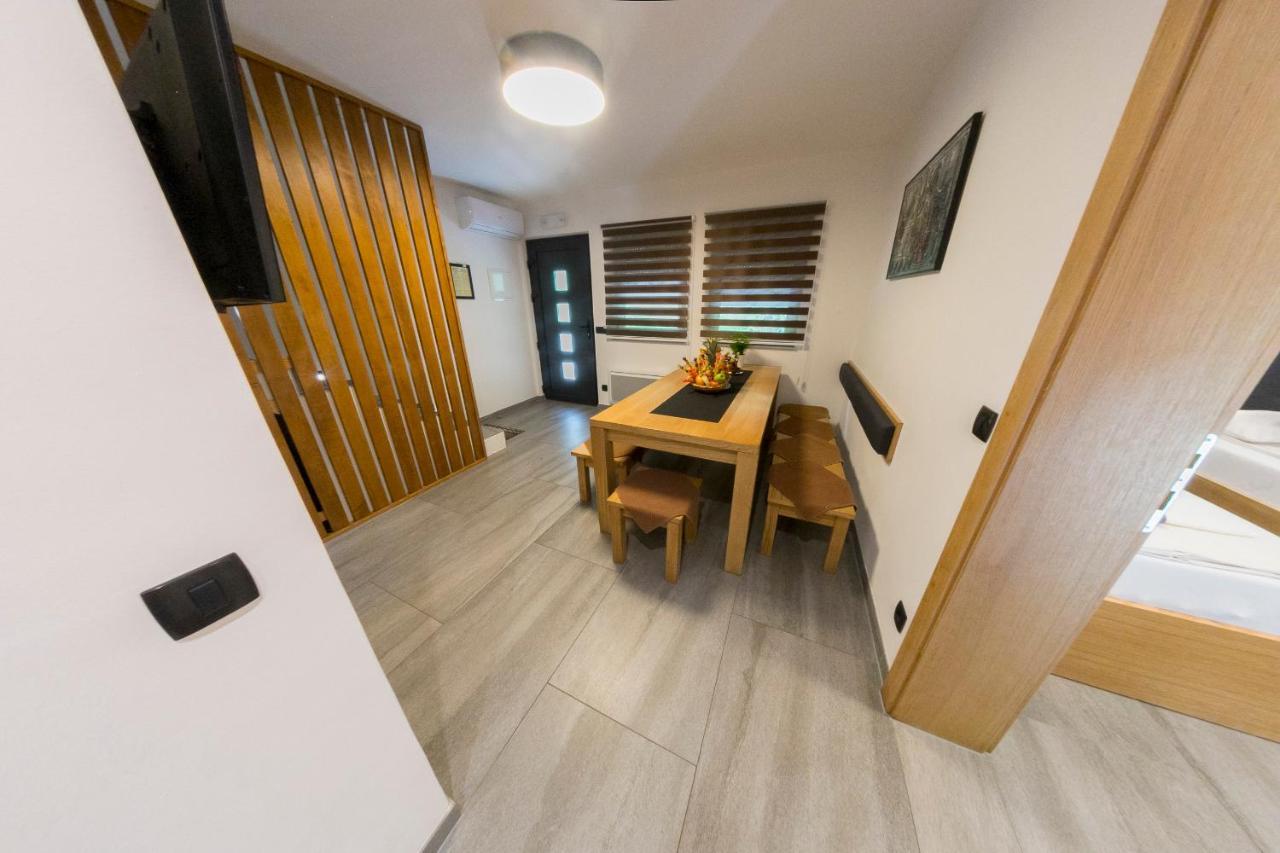 Apartments Oeneus Racic Extérieur photo